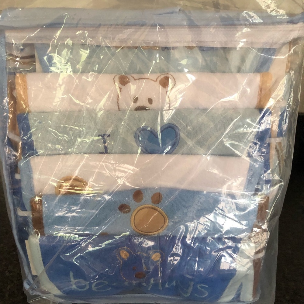 NWOT Gift cube 0-3 months